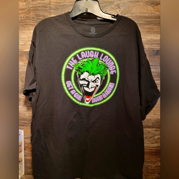 DC Other - The Joker Mens Tshirt “The Laugh Lounge” Size Xl